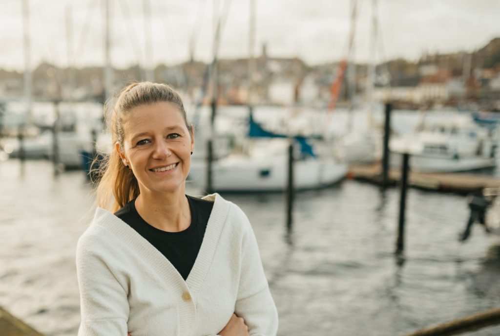 Christina Grehm am Hafen in Flensburg